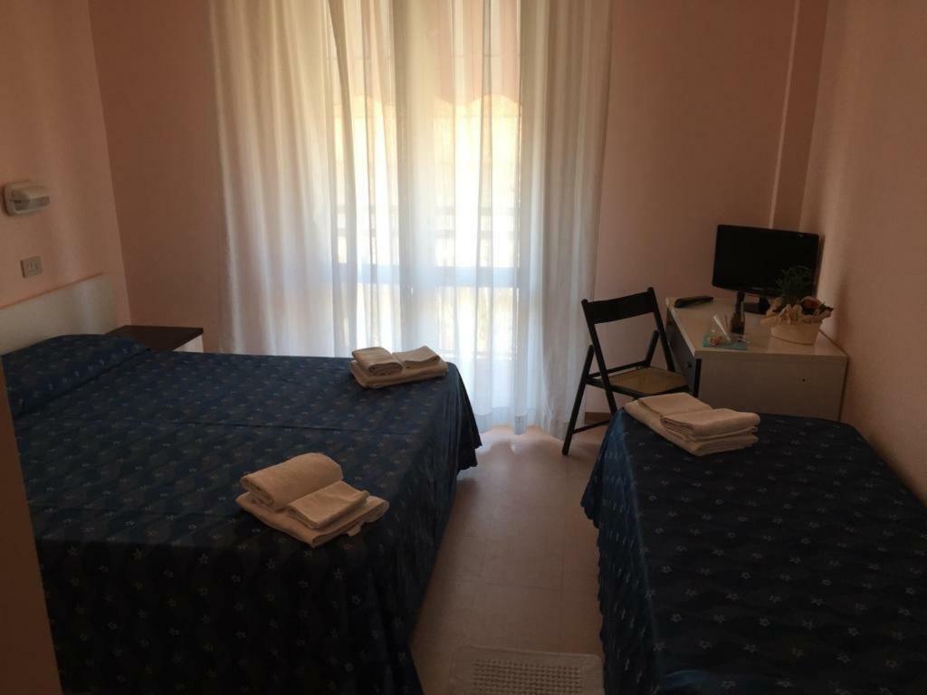 Hotel Ville De Paris Riccione Exteriör bild
