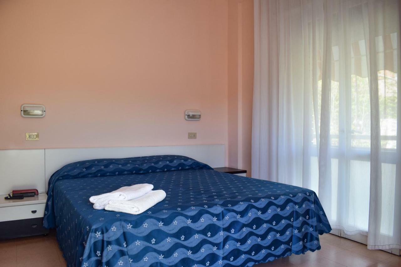 Hotel Ville De Paris Riccione Exteriör bild