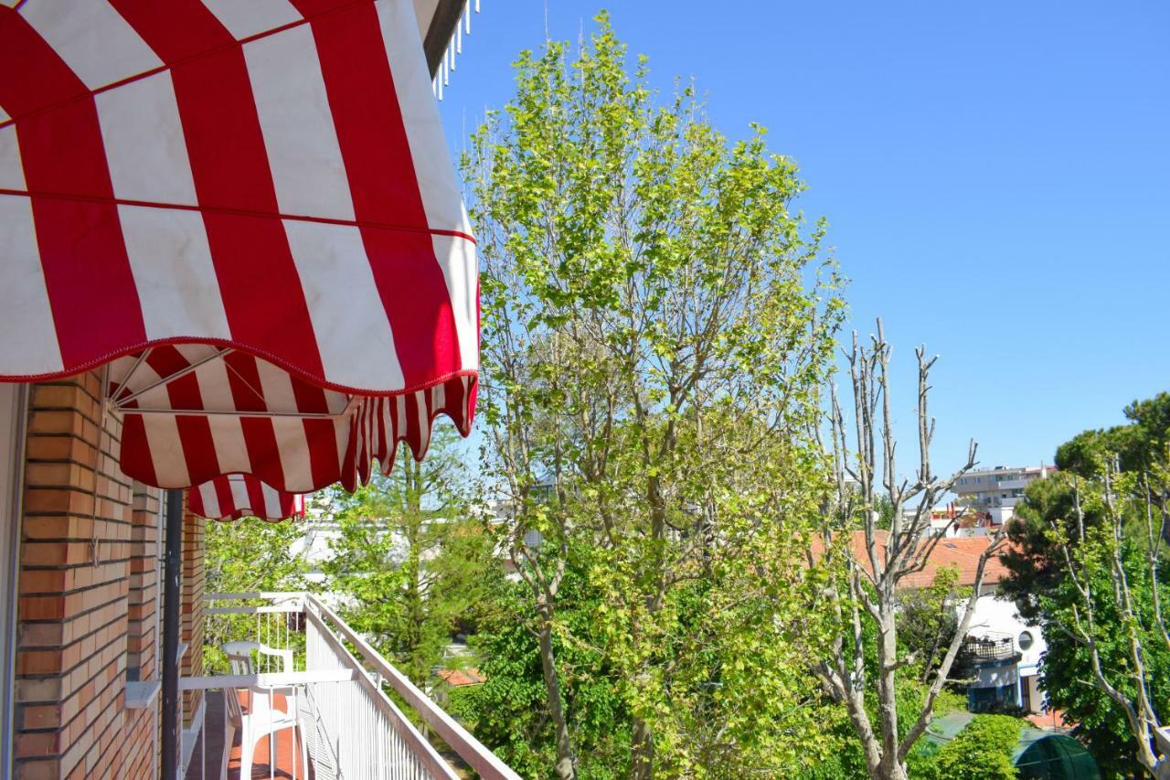 Hotel Ville De Paris Riccione Exteriör bild