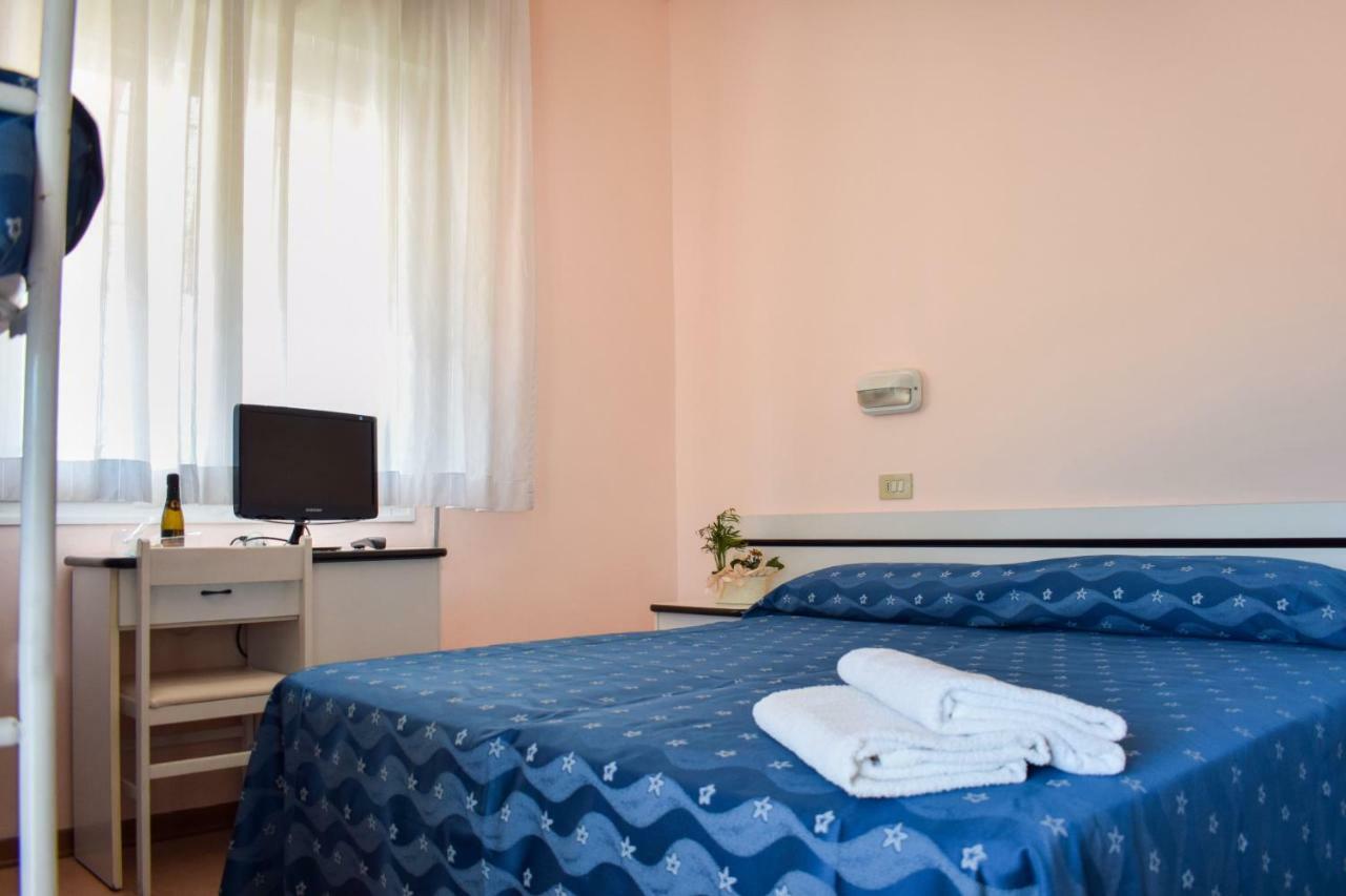 Hotel Ville De Paris Riccione Exteriör bild